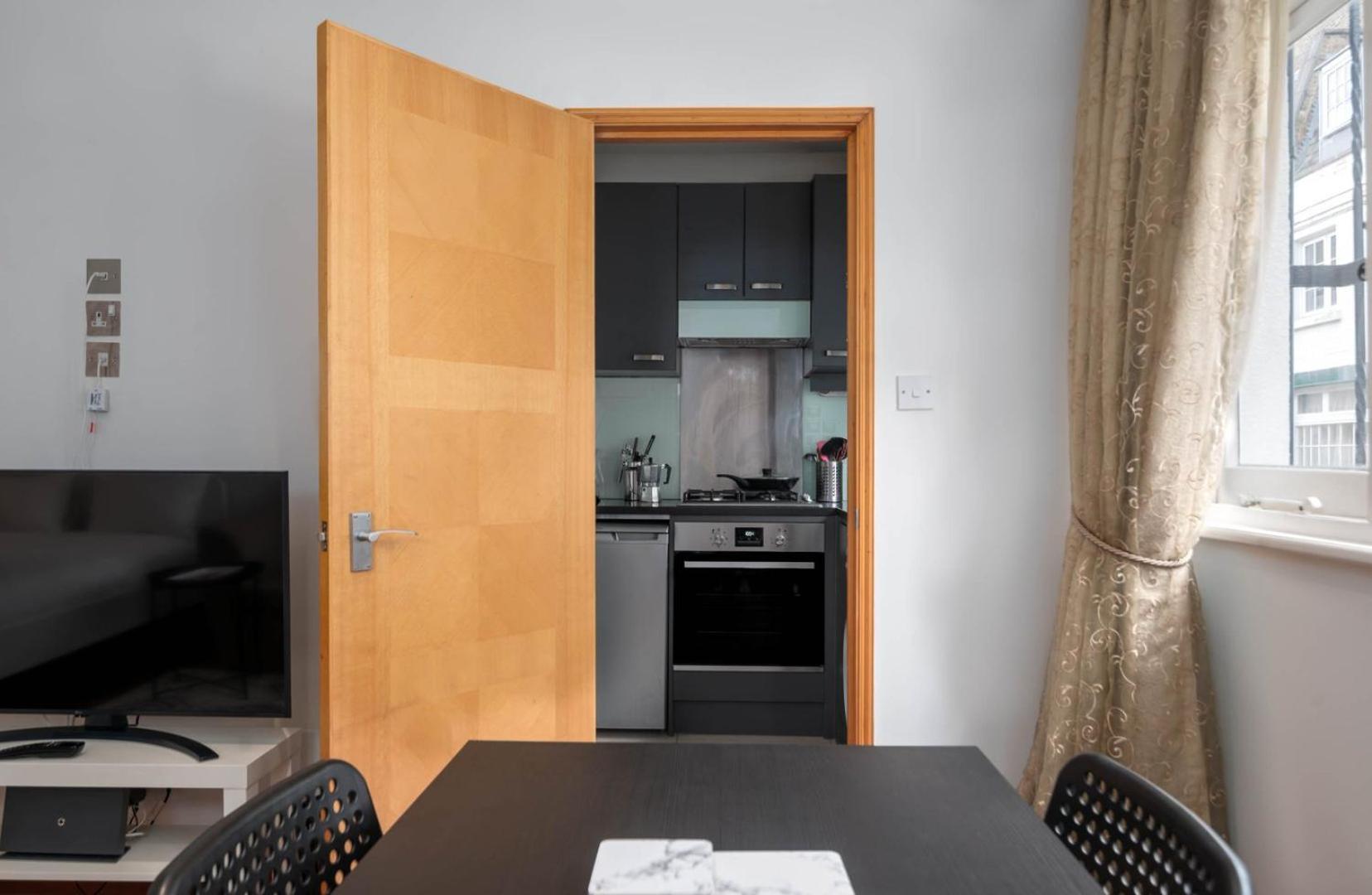 ロンドンGuestready - Central Converted Mews In Bayswaterアパートメント エクステリア 写真